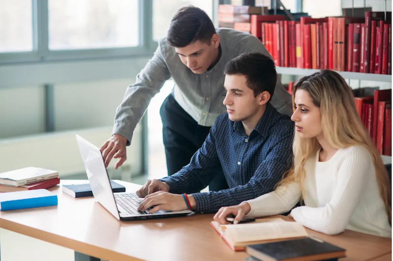 Guida semplice ai prestiti studenteschi: documentazione, consigli, e passi per finanziare i tuoi studi. Inizia il tuo percorso ora!