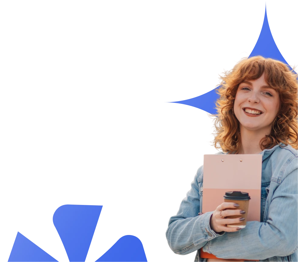 Studentessa universitaria sorridente con documenti e caffè, pronta a iniziare il suo percorso accademico con il supporto di Habacus